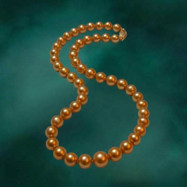 necklace-pearl-background